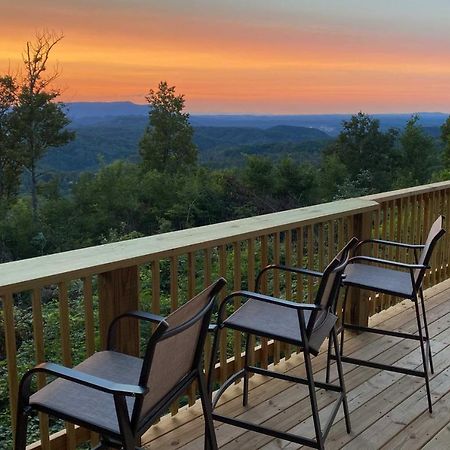Upscale Gatlinburg Cabin Deck, Fire Pit And Hot Tub Kültér fotó