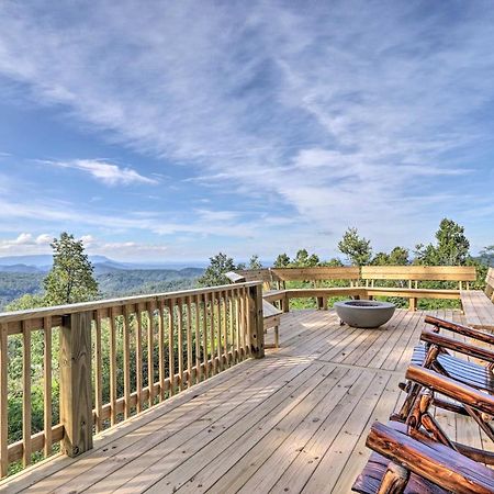 Upscale Gatlinburg Cabin Deck, Fire Pit And Hot Tub Kültér fotó