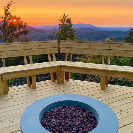 Upscale Gatlinburg Cabin Deck, Fire Pit And Hot Tub Kültér fotó