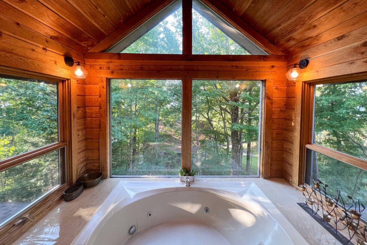 Upscale Gatlinburg Cabin Deck, Fire Pit And Hot Tub Kültér fotó