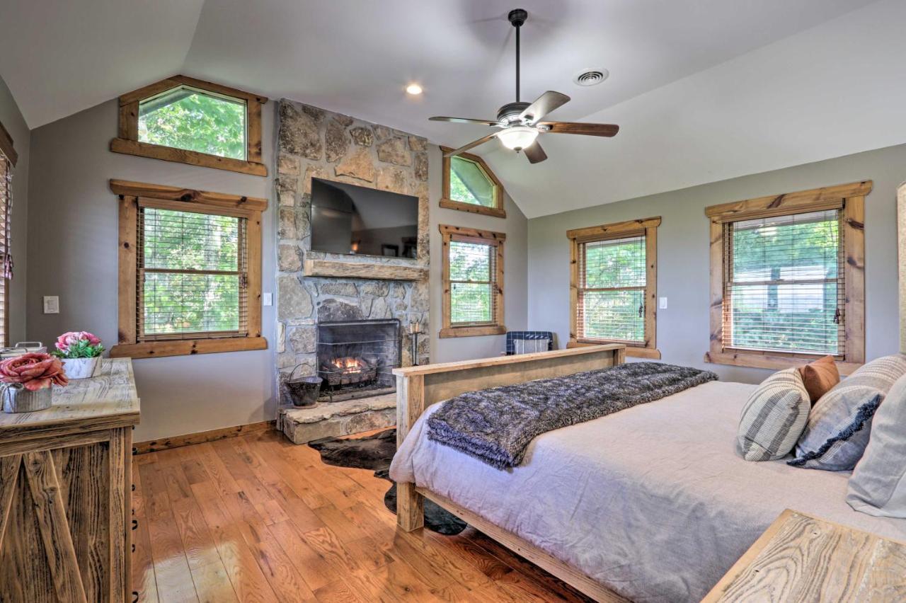 Upscale Gatlinburg Cabin Deck, Fire Pit And Hot Tub Kültér fotó
