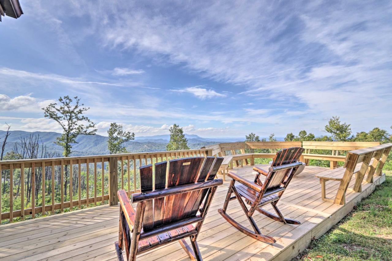 Upscale Gatlinburg Cabin Deck, Fire Pit And Hot Tub Kültér fotó