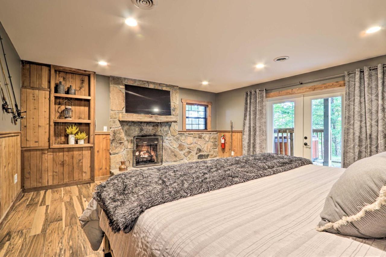 Upscale Gatlinburg Cabin Deck, Fire Pit And Hot Tub Kültér fotó