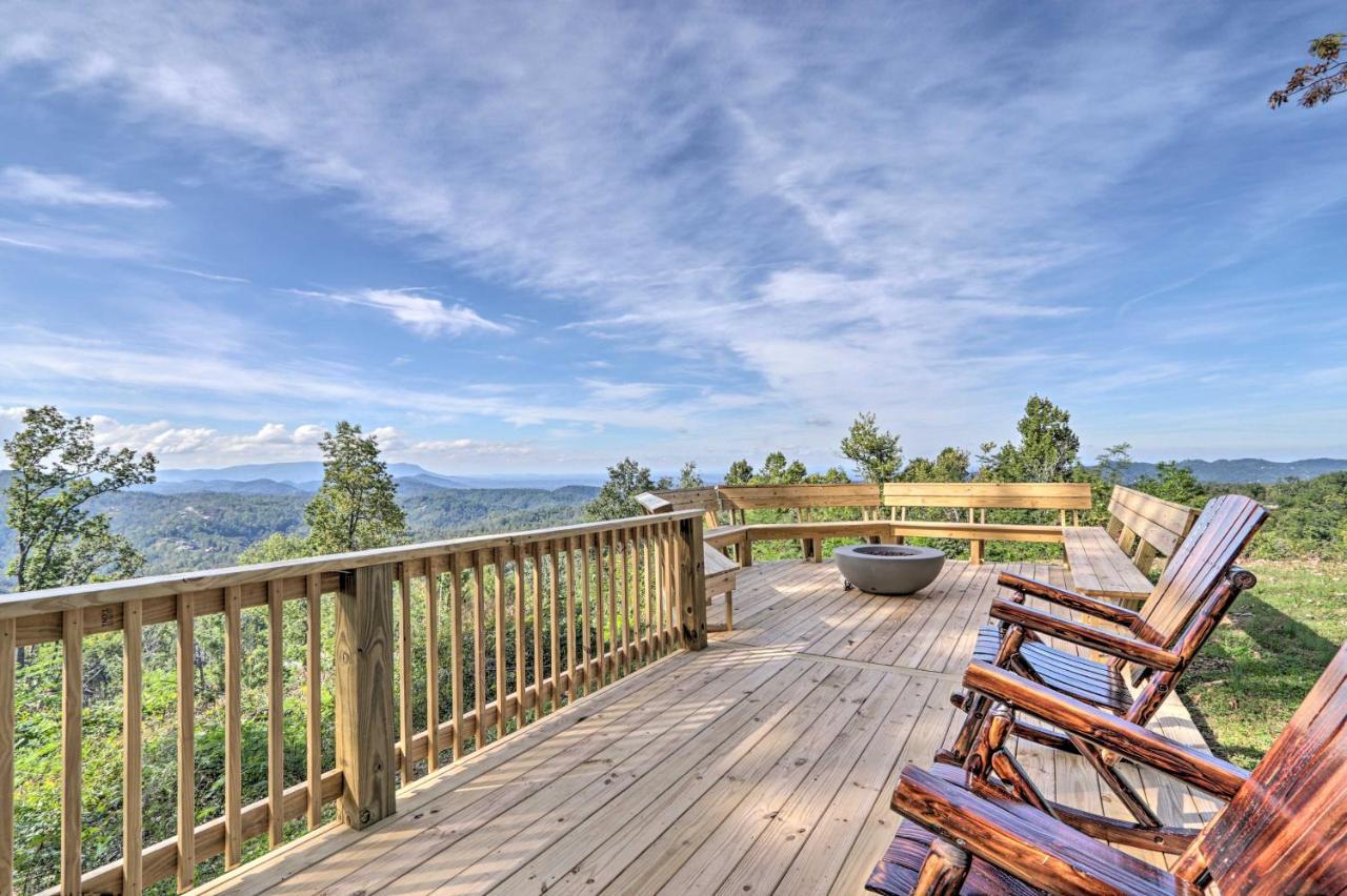 Upscale Gatlinburg Cabin Deck, Fire Pit And Hot Tub Kültér fotó