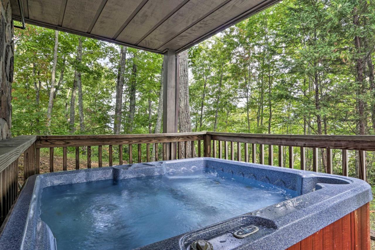 Upscale Gatlinburg Cabin Deck, Fire Pit And Hot Tub Kültér fotó