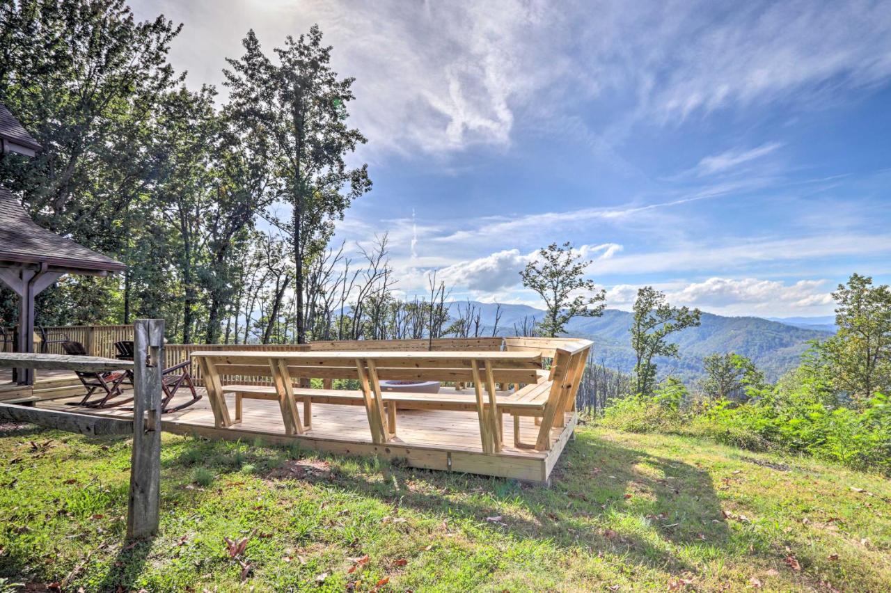 Upscale Gatlinburg Cabin Deck, Fire Pit And Hot Tub Kültér fotó