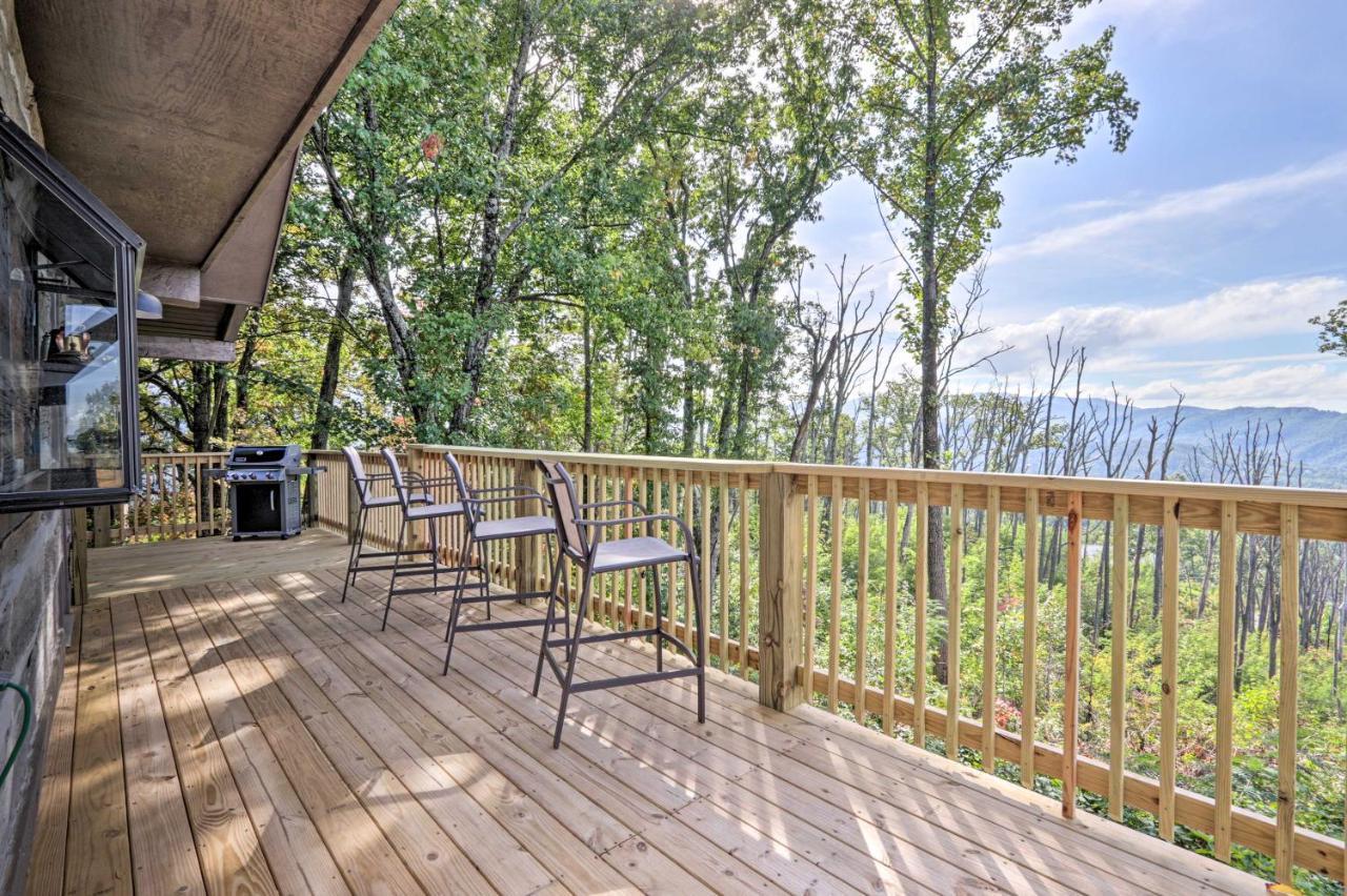 Upscale Gatlinburg Cabin Deck, Fire Pit And Hot Tub Kültér fotó